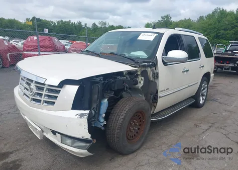 2010 Cadillac Escalade Luxury z USA, uszkodzony, nr VIN 1GYUKBEFXAR101977